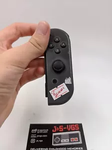 NSA - Nintendo Joy-Con Right GREY "R" BUTTON BROKEN AS IS - Picture 1 of 3