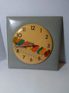 1984 8" X 8" Working Wall Clock With Gray Puffed Vinyl Background And Keyboard - Picture 1 of 4