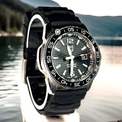 Luminox XS.3101 Pacific Diver automático 42 mm esfera ondulada, caja de acero inoxidable, zafiro Foto 1 de 4
