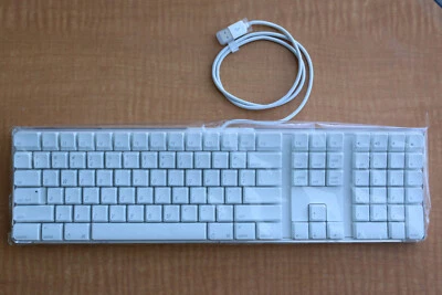 Brand New Genuine Apple A1048 English wired full size USB keyboard 658-0306 (2SB - Image 1 of 4