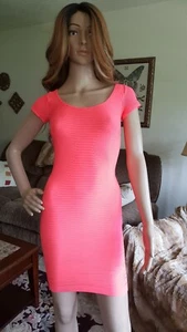 Bodycon Kleid Kurzarm Mini Kurz Einfarbig Kleid. S/M - Artikel 51009. - Bild 1 von 2