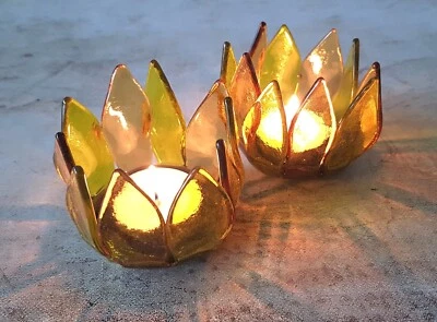 Hermoso par de candelabros de girasol de vidrio fundido amarillo hechos de vidrio Foto 1 de 4