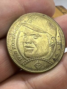 1997 LIMITED EDITION PINNACLE MINT COLLECTION IVAN RODRIGUEZ . TOKEN - Picture 1 of 4