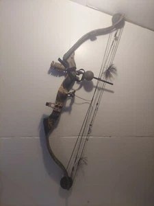 Whitetail Supreme Cobra Compound Bow - Picture 1 of 12