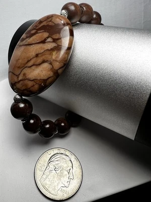 Pulsera elástica piedra jaspe chocolate natural con cuentas de madera y níquel Foto 1 de 4