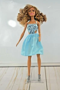 AFRICAN AMERICAN BARBIE IN COMPLETE OUTFIT DRESS AND SHOES MATTEL - Picture 1 of 7
