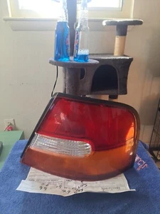 1998 1999 Nissan Altima OEM Right Taillight Passenger Tail Light Lamp  - Picture 1 of 9