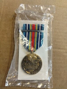 Juego de medallas expedicionarias de la guerra global contra el terrorismo de Estados Unidos - Imagen 1 de 2