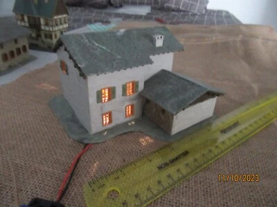 HO - Kibri 定制建筑发光山屋 7 英寸 x 6 英寸 x 4 * — 第 1/4 张图片