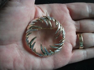 Sarah Coventry 2" Round Gold & Silvertone Metal Icicle Fire & Ice Pin Brooch - Picture 1 of 3