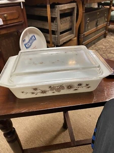 Vintage Pyrex Golden Pine Cone 575-B Casserole with Lid - Picture 1 of 7