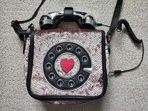Betsey Johnson Mini Phone Crossbody Bag Gray Kitsch Purse Faux Snake BRAND NEW - Picture 1 of 6