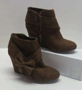 Mark & Maddux Womans Wedge Brown Zip Up Booties - size 6 1/2 - Picture 1 of 8