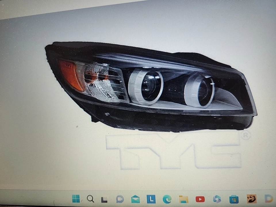Faro halógeno lateral derecho TYC para Kia Sorento con barra de luz LED P.L. 2016-2018 Foto 1 de 4