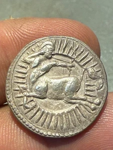 MUGHAL INDIA JAHANGIR FICHA DEL ZODIACO MONEDA DE PLATA RARA - Imagen 1 de 2