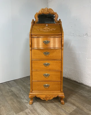 Lexington Furniture Victorian Sampler Collection Vanity Lingerie Chest - Image 1 of 4