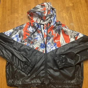 Nike Hyper Femme Crop Windrunner Translúcido Cremallera Con Capucha Talla 1X - Imagen 1 de 7