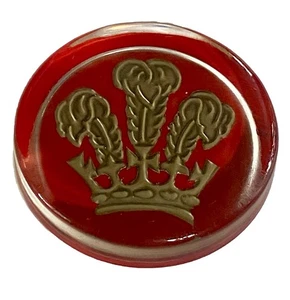 VINTAGE BRIEFBESCHWERER DER PRINZ VON WALES FEDERN GLAS GOLD METALL ROT SAMTRÜCKEN - Bild 1 von 9