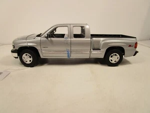 WELLY 1/18 SILVER 1999 CHEVY SILVERADO Z71 STEPSIDE PICK UP TRUCK USED VERY NICE - Picture 1 of 6