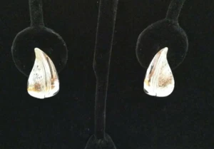 Vintage Silver Tone Leaf Clip On Earrings 1/2" - Picture 1 of 4