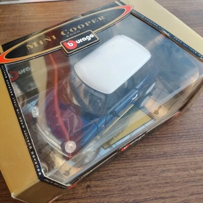 Burago Gold Collection 2000 Mini Cooper Diecast Scale 1:18 COD 3319 - Image 1 of 4