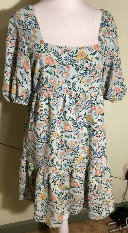 Vestido floral de verano con capas verde menta forrado talla mediana BCBGeneration para mujer Foto 1 de 4