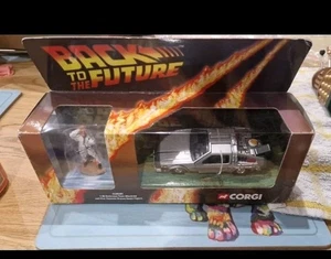 BACK TO THE FUTURE DELOREAN TIME MACHINE & DOC EMMET'S BROWN RESIN FIGURE SET - Picture 1 of 1