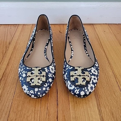 Tory Burch Claire 芭蕾平底翻滚皮革女式 7.5 码海军蓝象牙色花卉 — 第 1/4 张图片