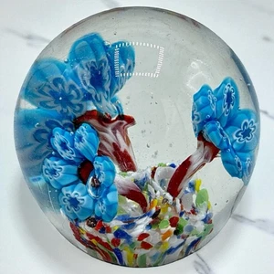 Pisapapeles base colorida flores trompeta azul millefiori vidrio gentil 3,25" - Imagen 1 de 10