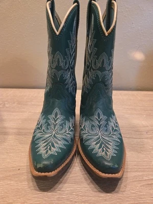 Ariat Brooklyn 压花美人鱼绿色靴子女孩 9.5 码风格 # 10019914 — 第 1/4 张图片