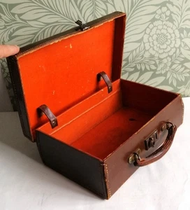 A really Charming 1940's WWII Child Evaquee's Leather Effect Suitcase - Picture 1 of 9