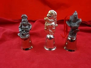 De colección Únicas Dos Campanas de Vacaciones de Peltre y 1 Plateado con Figuras (#4864) - Imagen 1 de 7