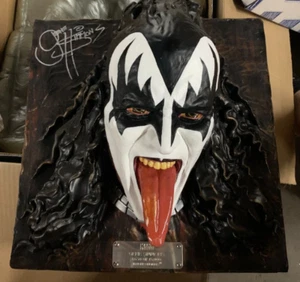 Illusive Originals KISS Büste ""Gene Simmons-The Demon"" signiert in OG Box 1997 - Bild 1 von 5