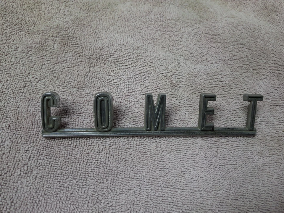 Mercury Comet 1966/67 emblema usado en parrilla Foto 1 de 4