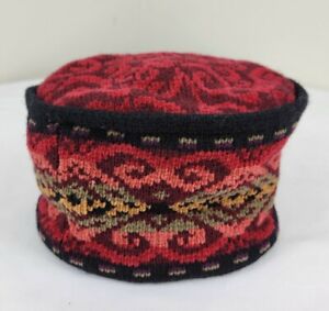 ICELANDIC DESIGN Floral Wool Hat Womens One Size Red Black
