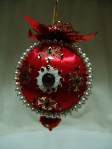 VINTAGE RED/GOLD/WHITE BEADED ORNAMENT HAND MADE 5 INCHES TALL - Picture 1 of 5