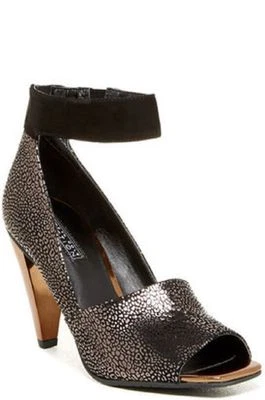 NUEVOS ZAPATOS DE SALÓN KENNETH COLE PEEP TOE GAMUZA NEGRA ESTAMPADO ANIMAL TALLA 7,5 M $99 Foto 1 de 3