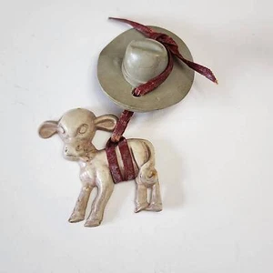 Antike 30er Jahre Zelluloid Baby Kalb Kuh und Cowboy Hut Pin - Bild 1 von 5
