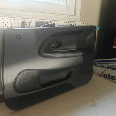 Дверные панели Volvo V40 2001-2004 в очень хорошем состоянии товара.  Не подходит для S40. - Изображение 1 из 4