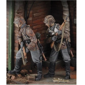 1/35 Waffen-SS Granatieri che avanzano in rovine seconda guerra mondiale (2 figurine) non dipinto - Foto 1 di 2
