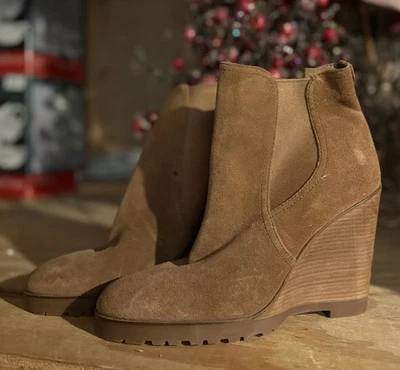 Bota Thea Michael Kors para mujer talla 9,5 tacón de cuña Chelsea bronceado gamuza caramelo Foto 1 de 4