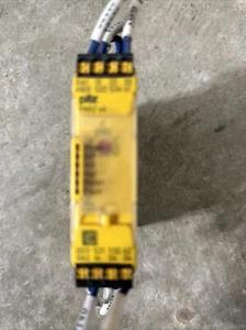 Pilz PNOZ s4 C 24VDC 3 n/o 1 n/c Stop Safety Relay (751104) - Picture 1 of 2