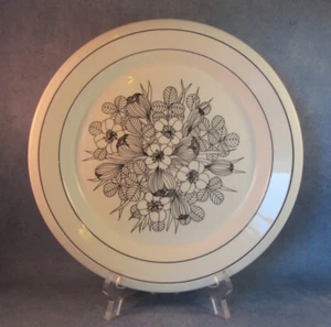 ARABIA OF FINLAND, Vintage, Krokus Black Dinner Plate, Excellent condition - Picture 1 of 2