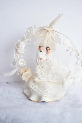 9" Vintage Chalkware 40's-50s Bride & Groom Wedding Cake Topper - Image 1 of 4