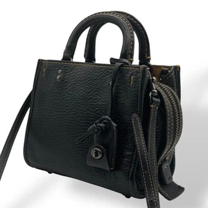 Auténtico bolso de hombro Coach Rogue 25 de cuero negro con bloqueo giratorio bidireccional - Imagen 1 de 12