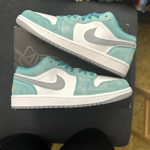 Jordan 1 Low SE New Emerald DN3705-301 Size 9 - Picture 1 of 13