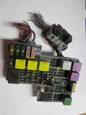 Opel Corsa Sicherungskasten Relais Relaiskasten 13109962 - Bild 1 von 4