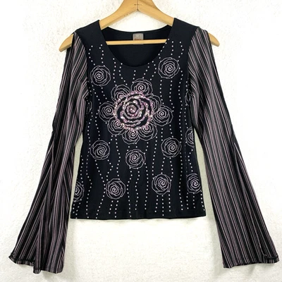 Blusa Sushi Flower Feminina Tamanho P Cyber Fairy Y2K Indie Coquette Alt Whimsigoth Lantejoulas - Imagem 1 de 4
