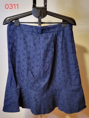 Falda con ojales Ann Taylor azul marino, talla 12P (0311) Foto 1 de 4