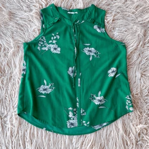 Camicia verde senza maniche - Foto 1 di 4